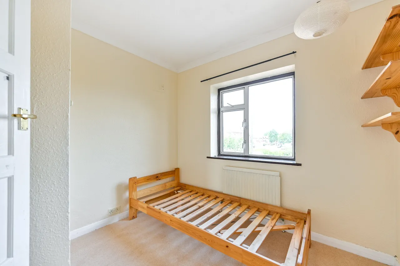 219 Tudor Drive, Morden, photo 9