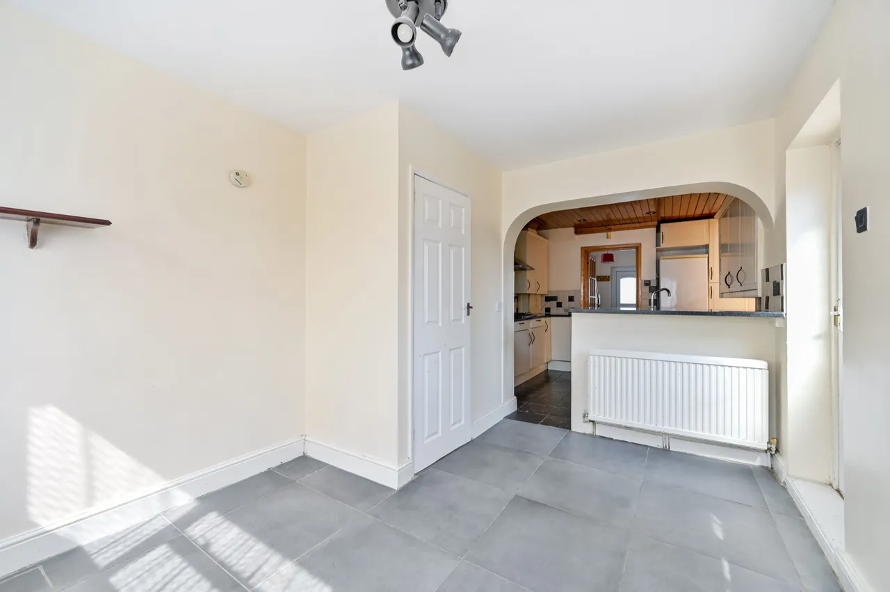 219 Tudor Drive, Morden, photo 4