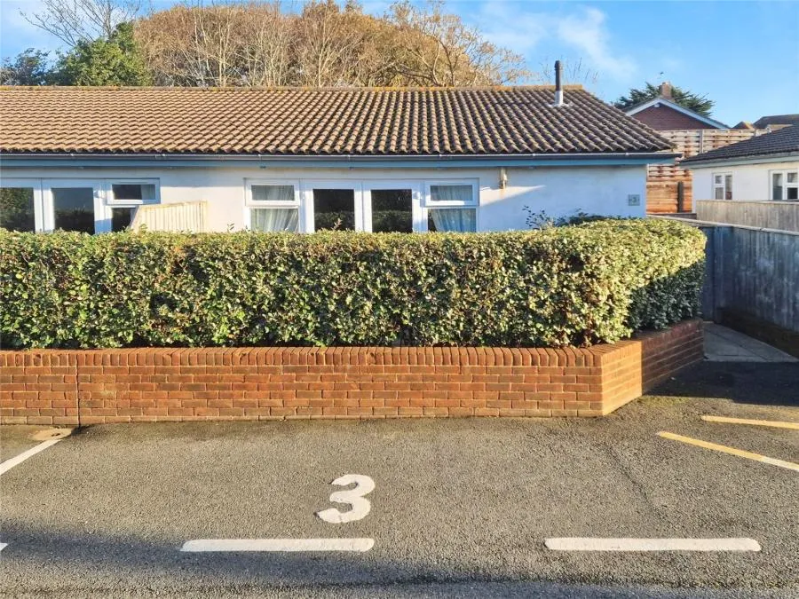 2 bed house for sale, Fort Warden Road, Totland Bay, PO39