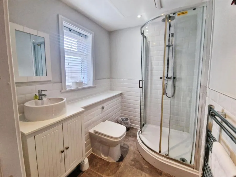 Fort Warden Road, Totland Bay, PO39, photo 8