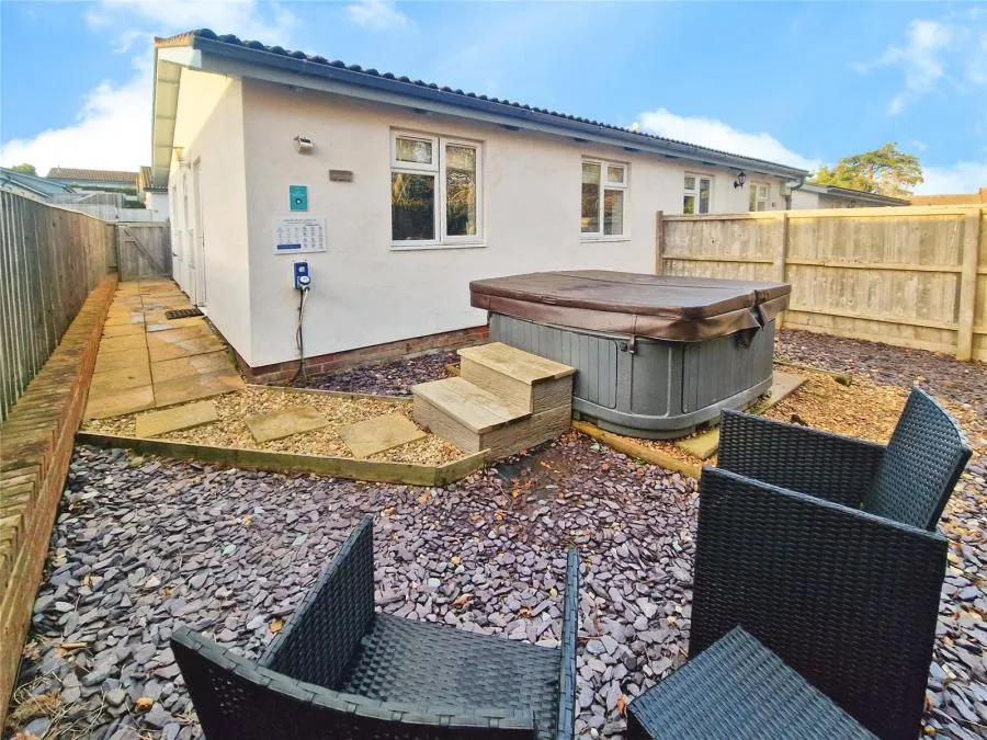Fort Warden Road, Totland Bay, PO39, photo 10