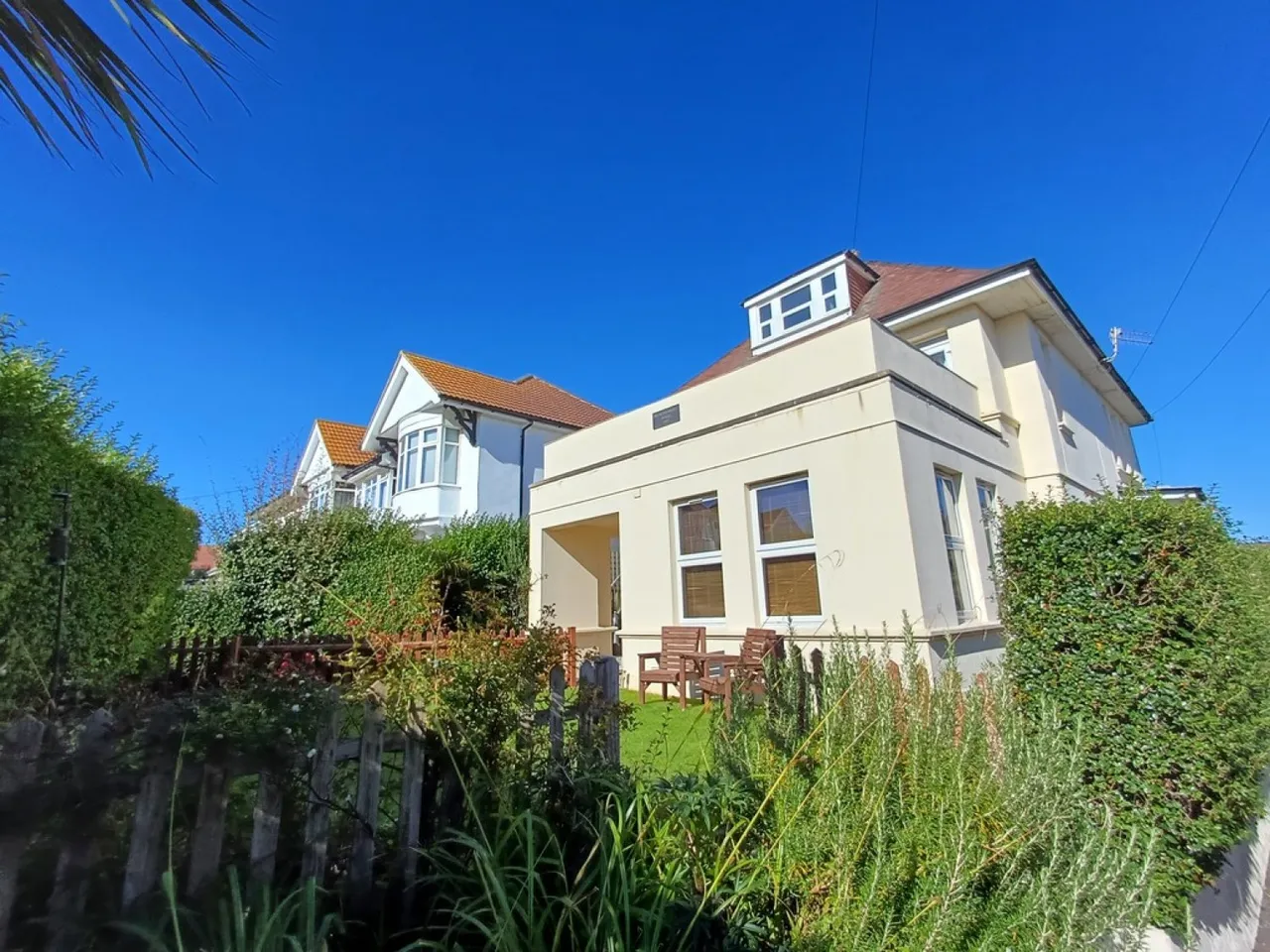 2 bed flat to rent — Hengistbury Road, Southbourne