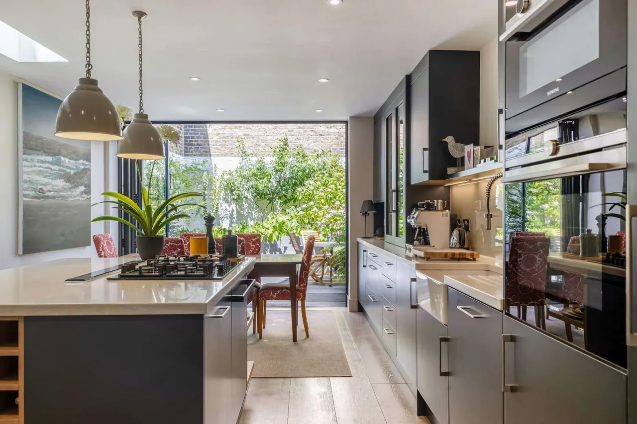 Hurlingham Road, Fulham, London, SW6 3NF, photo 2