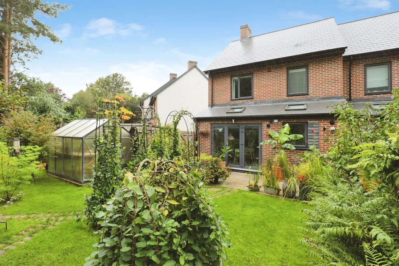 Woodleigh Close, Harrogate, HG1, photo 2