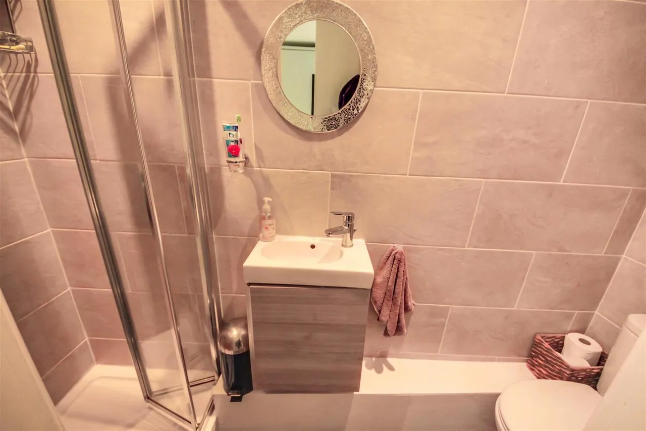 Flat 2, 103 Paget Street, Cardiff, Glamorgan, photo 5