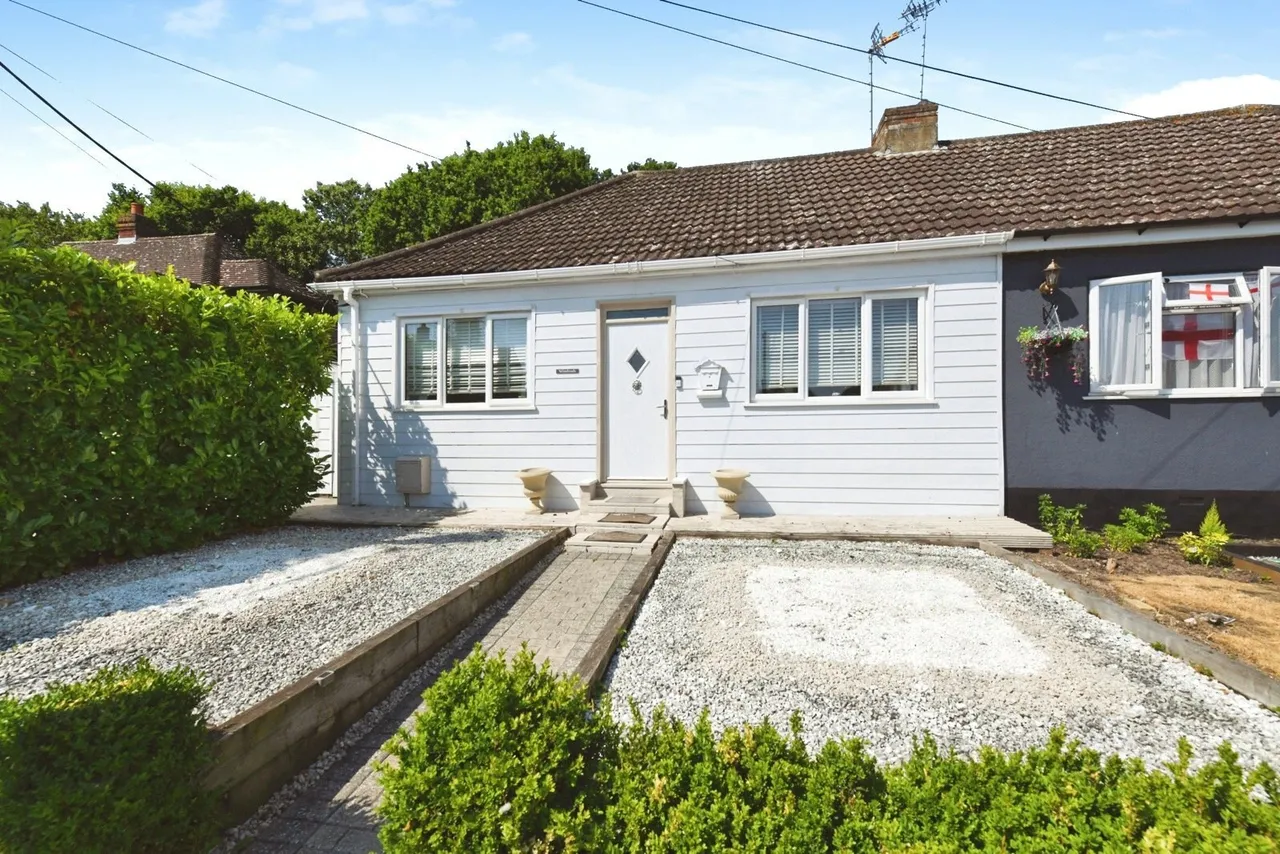 3 bed house for sale — Woodside Road, Hockley, Essex, SS5