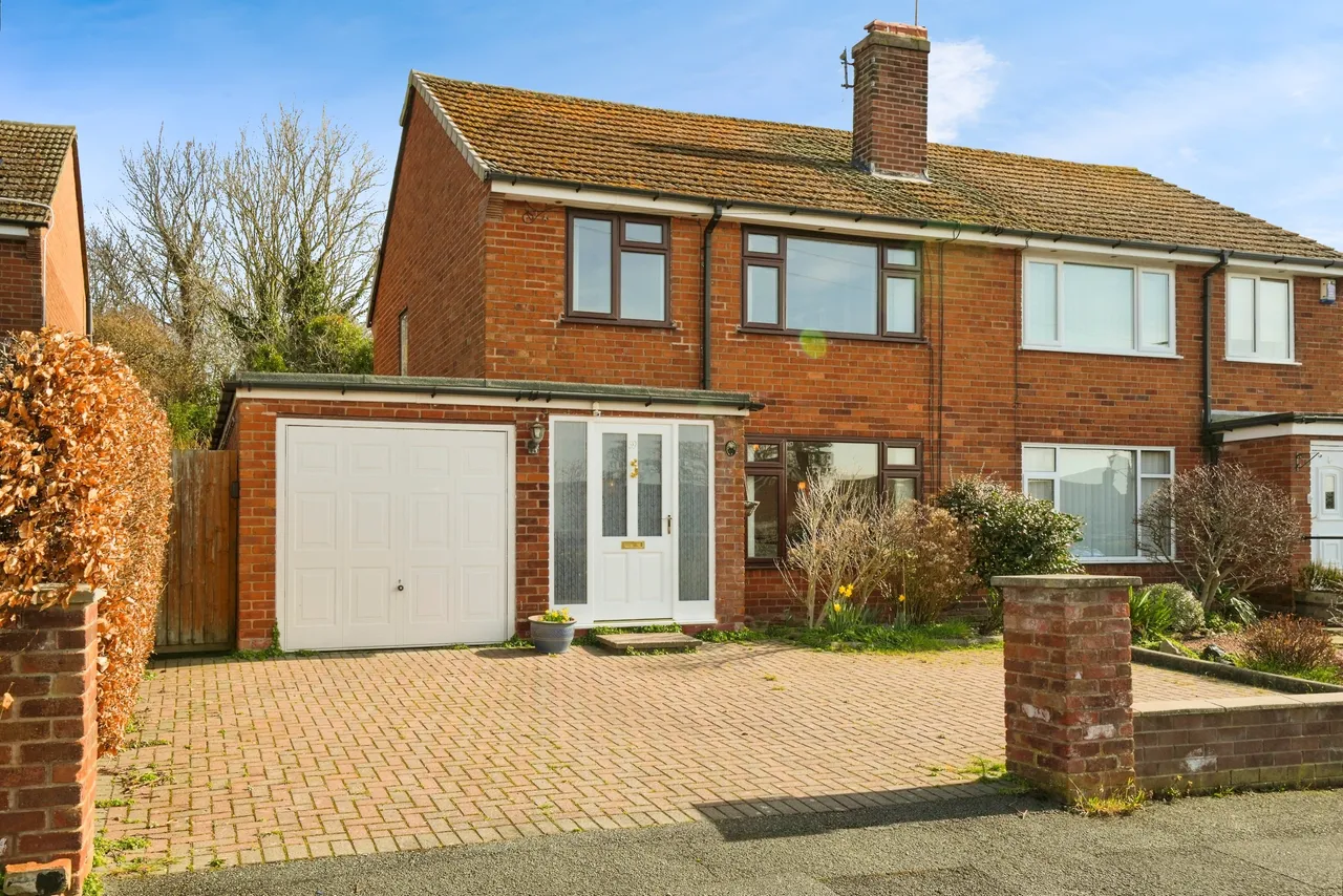 3 bed house for sale — Springcroft, Neston