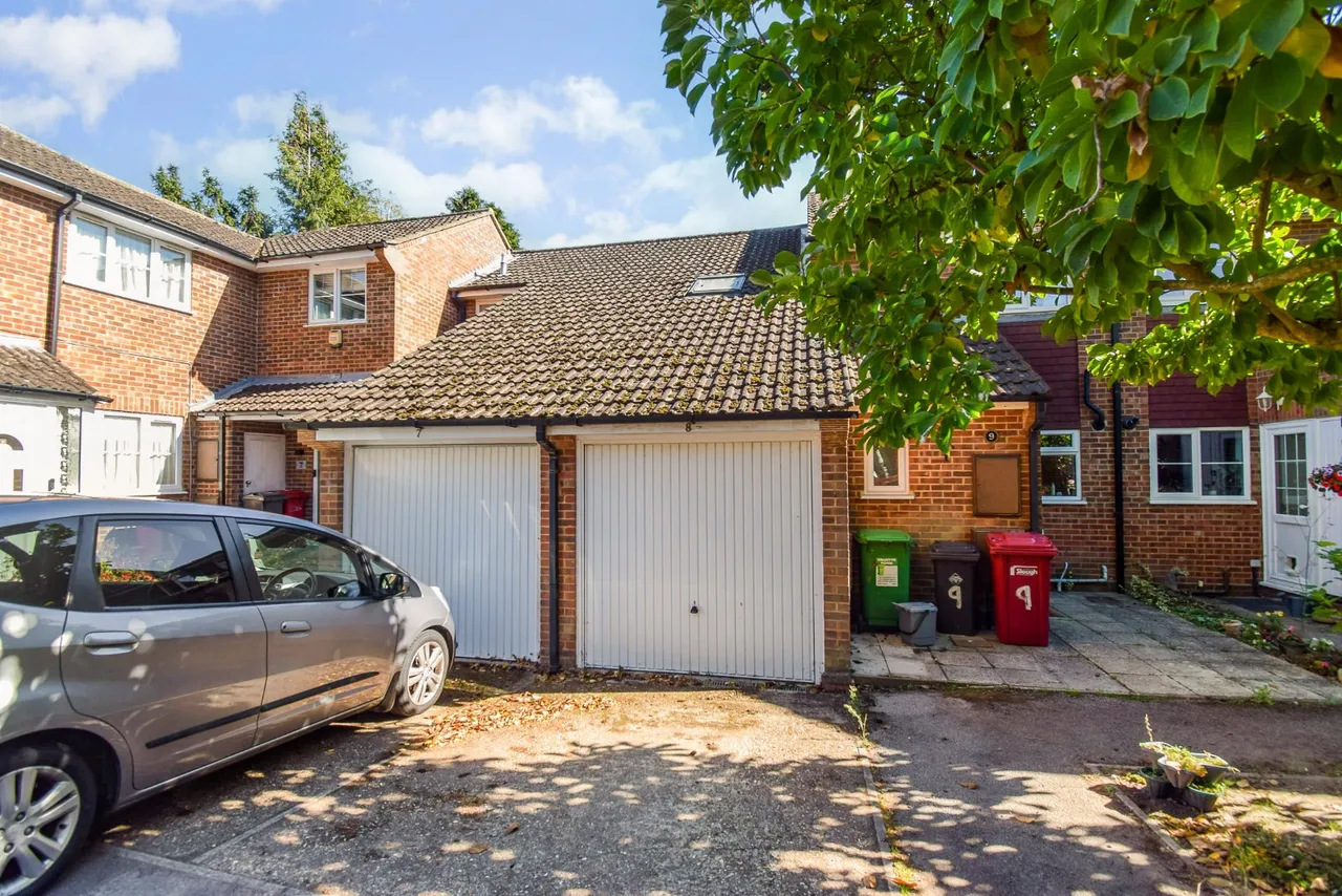 St. Michaels Court, Near Burnham, SL2, photo 10