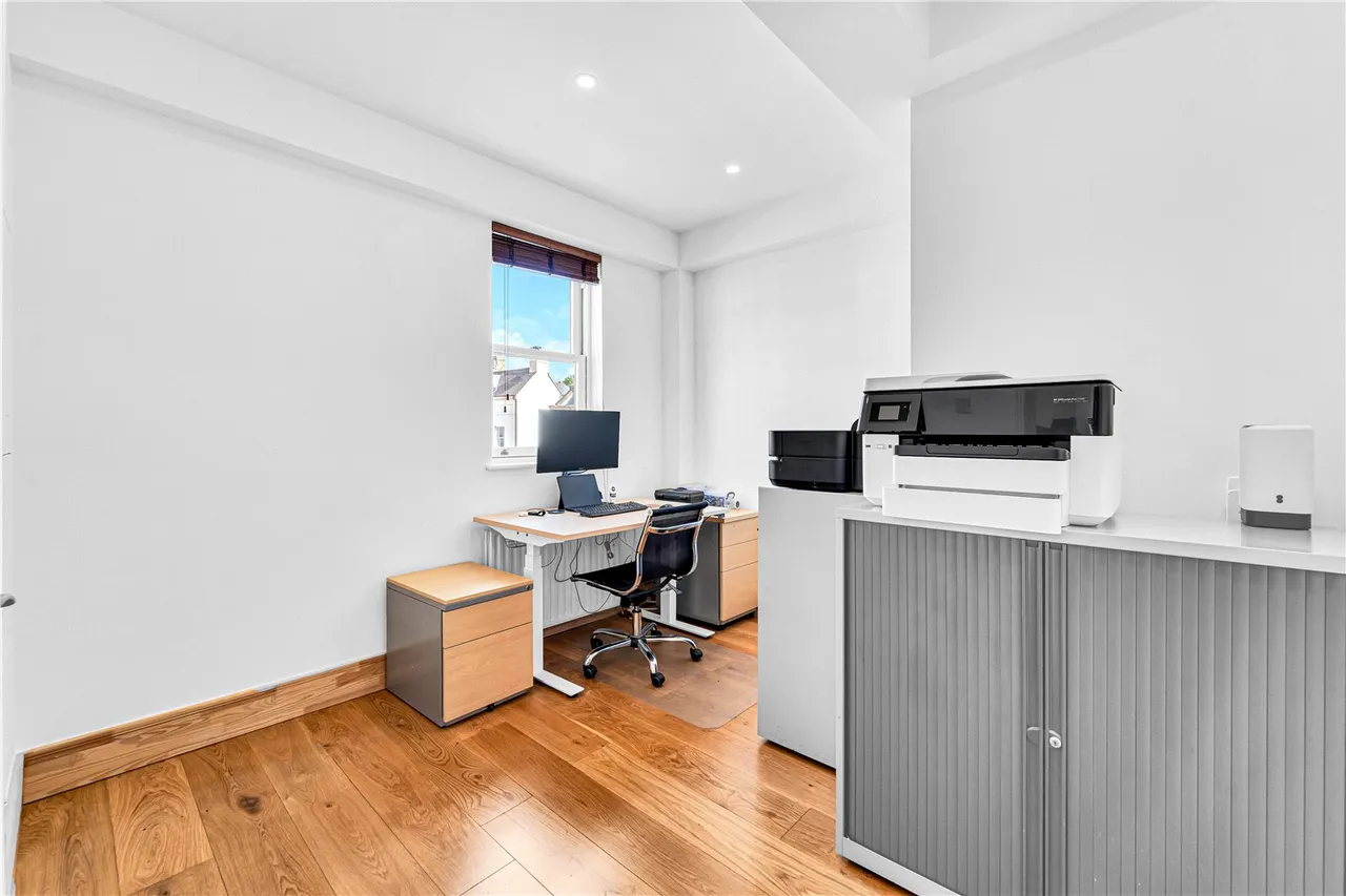 High Street, Hampton, TW12 2SQ, photo 4