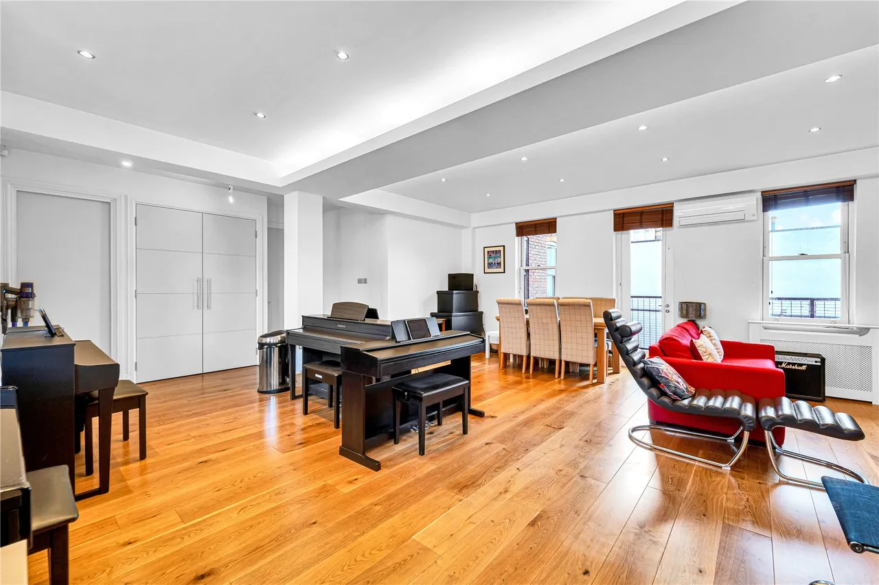 High Street, Hampton, TW12 2SQ, photo 3