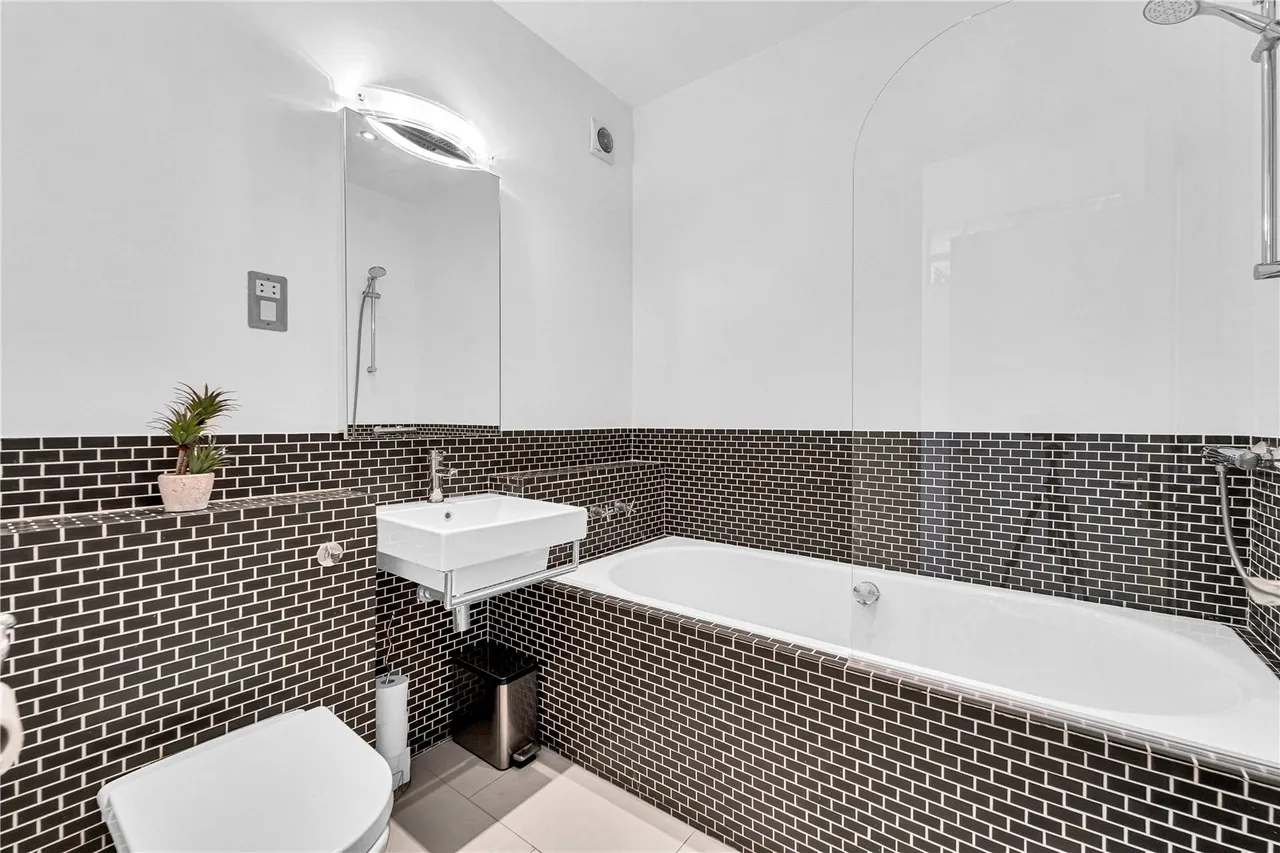 High Street, Hampton, TW12 2SQ, photo 10