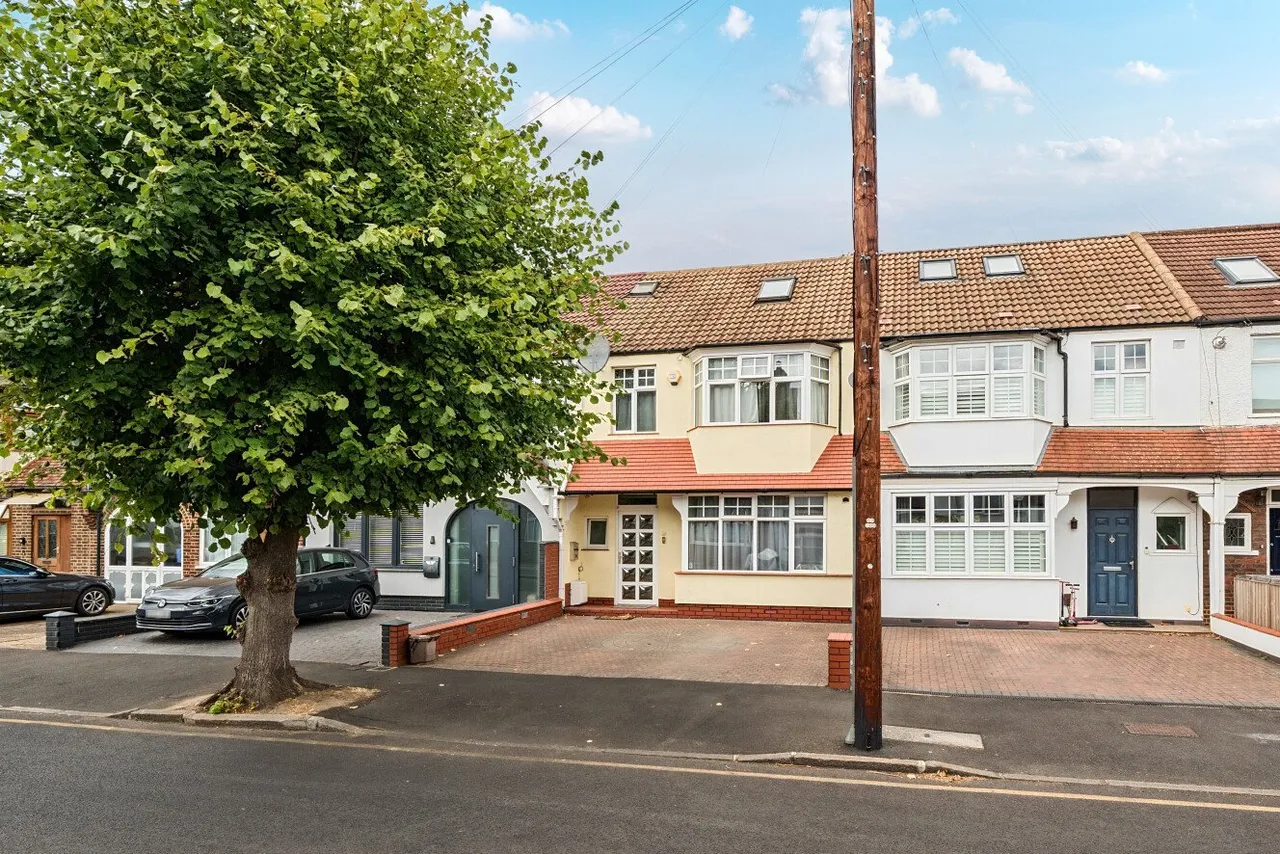 4 bed house for sale — Firstway, Raynes Park, London, SW20