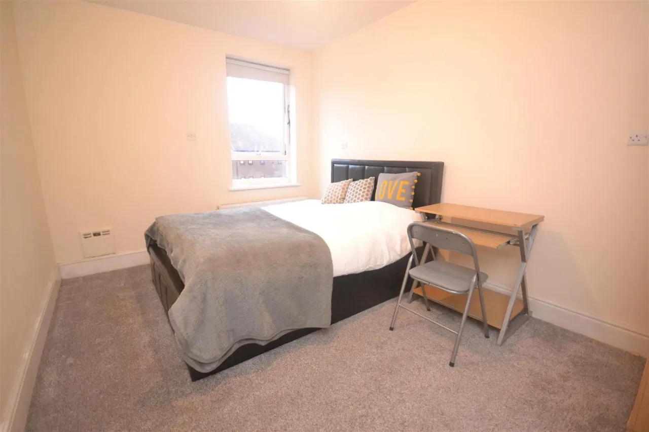 1 bed flat to rent — Crown Street, Town