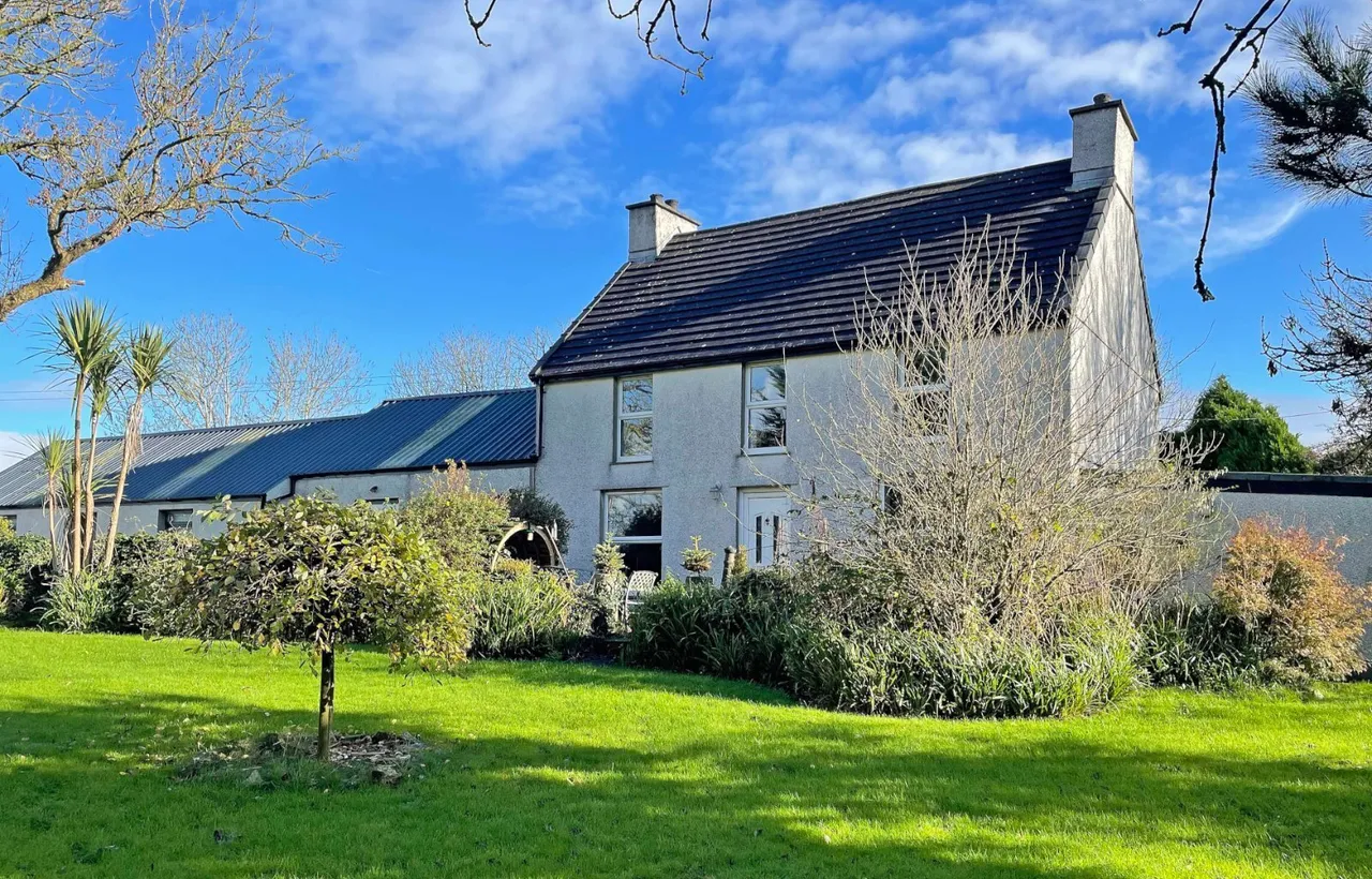 3 bed house for sale, Penysarn, LL69