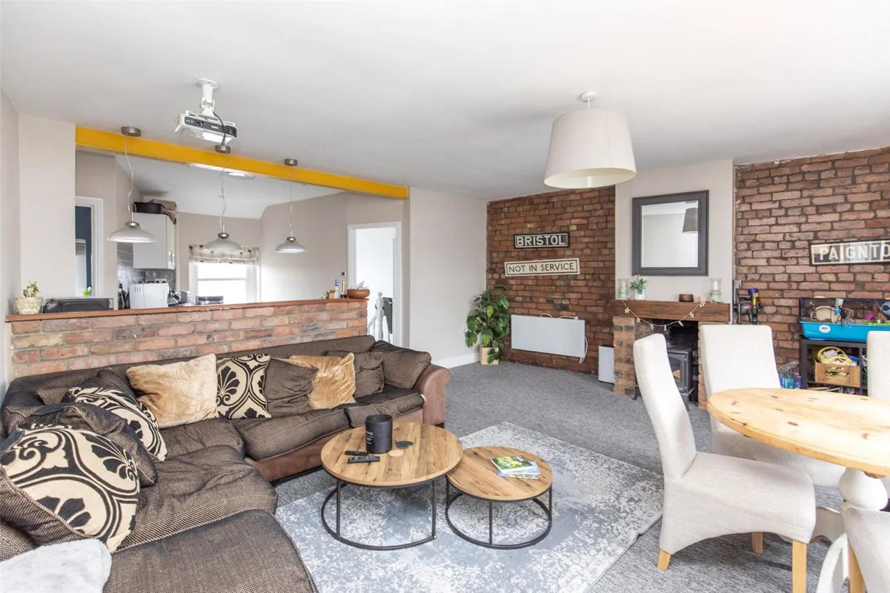 2 bed flat for sale, High Street, Westbury-on-Trym, BS9
