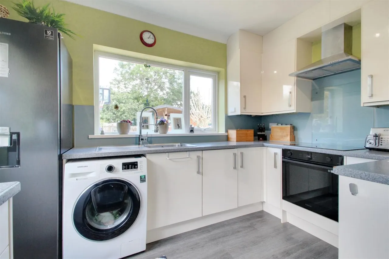 Upper Brighton Road, Sompting, Lancing, photo 6