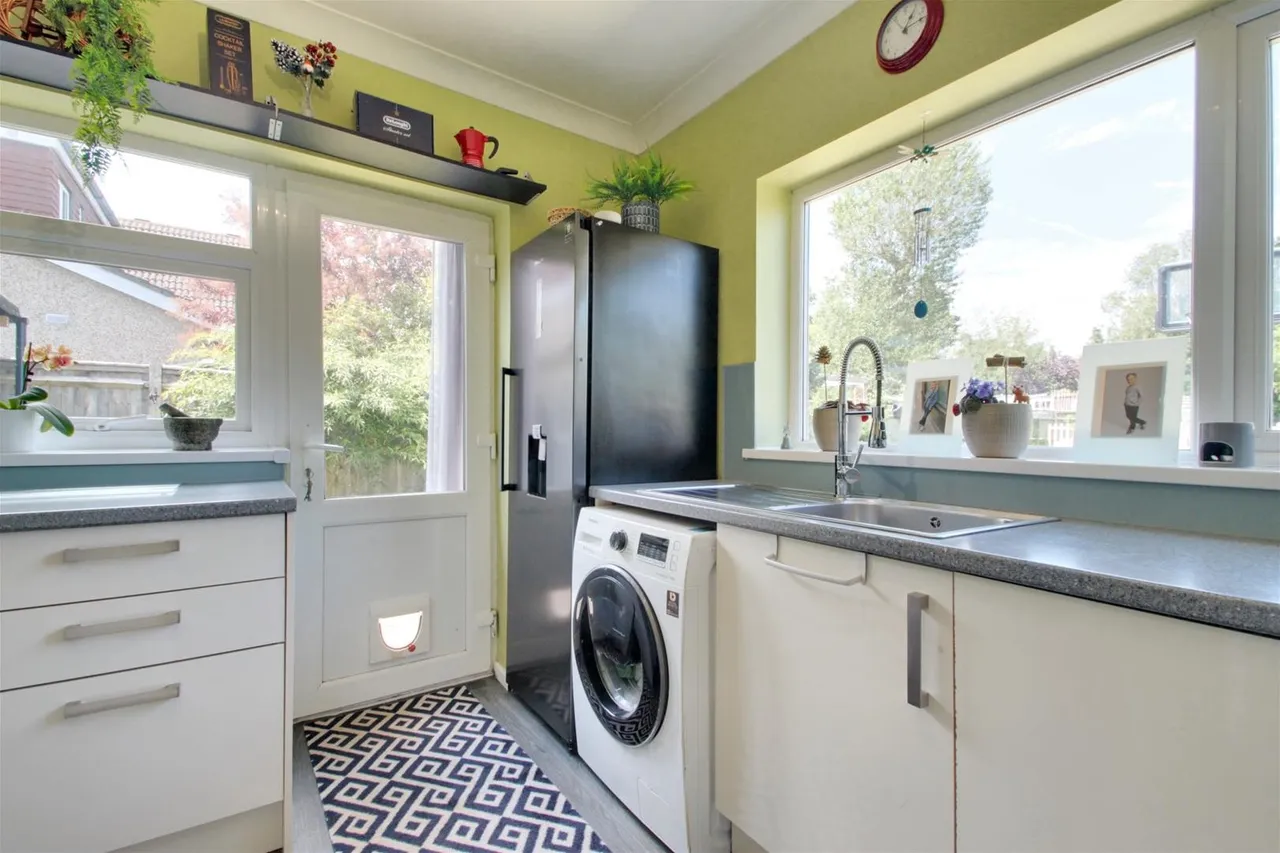 Upper Brighton Road, Sompting, Lancing, photo 16