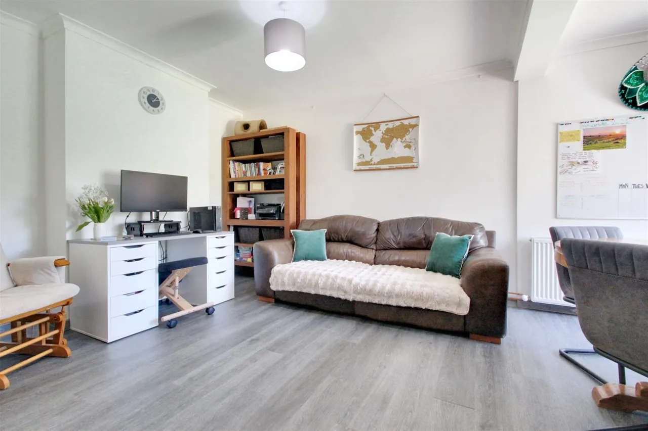 Upper Brighton Road, Sompting, Lancing, photo 4