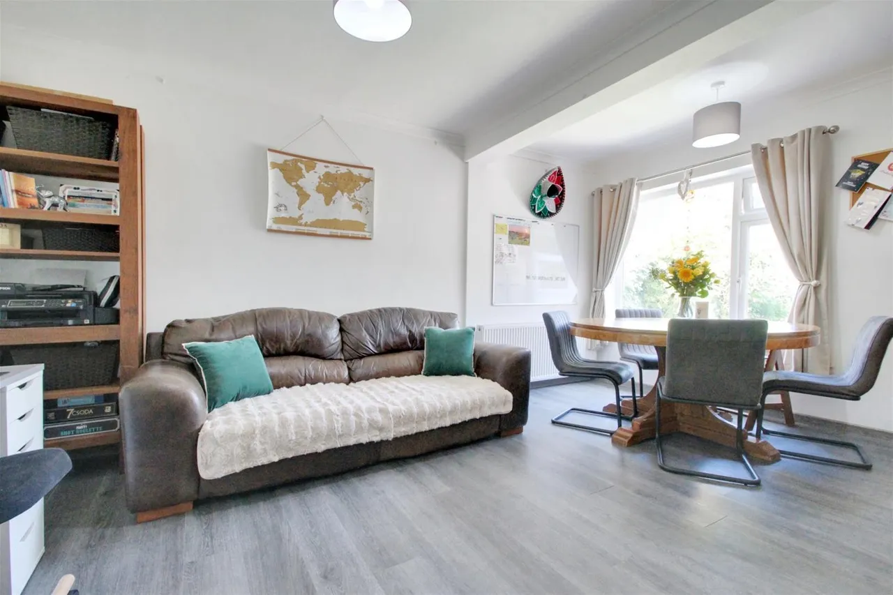 Upper Brighton Road, Sompting, Lancing, photo 3