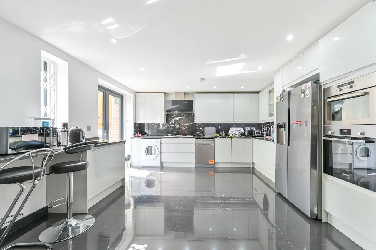 10a, Mapesbury Road, LONDON, photo 2