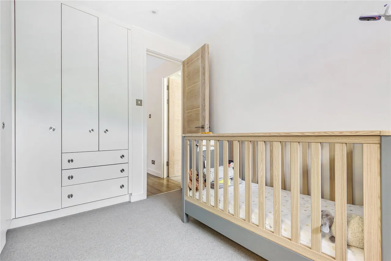 High Street, Hampton, TW12 2SA, photo 9