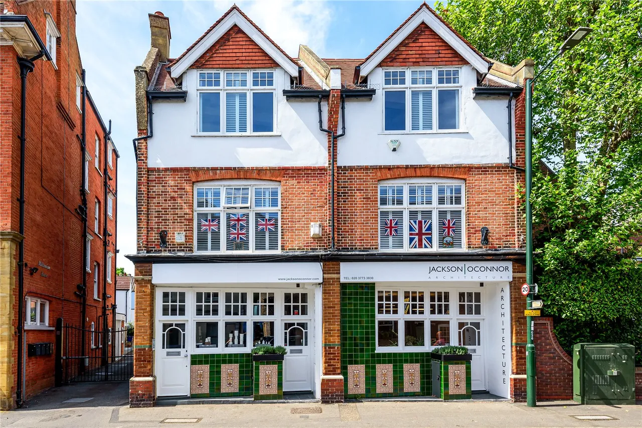 2 bed flat for sale — High Street, Hampton, TW12 2SA
