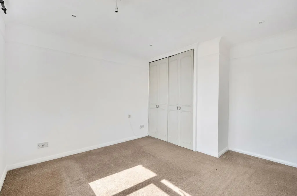 Roffey Close, Purley CR8 4BH, photo 10