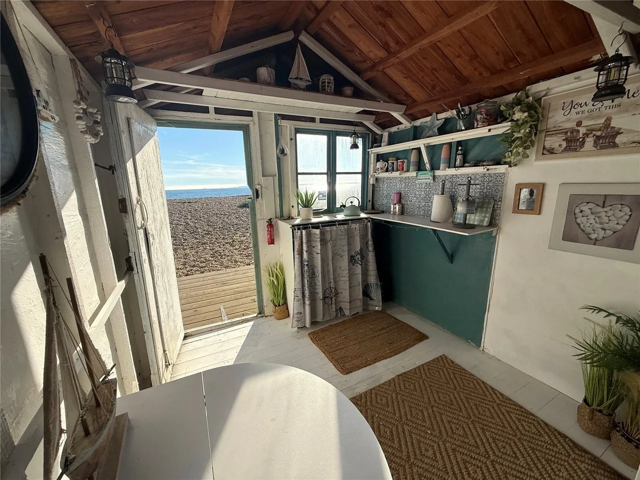 Beach Hut, Hayling Island, PO11, photo 4