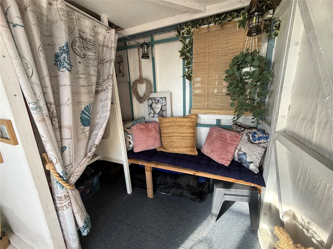 Beach Hut, Hayling Island, PO11, photo 3