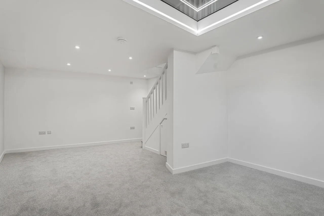 London Road, Central Cheltenham, GL52, photo 8