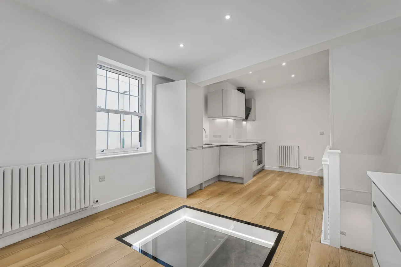 2 bed house for sale, London Road, Central Cheltenham, GL52