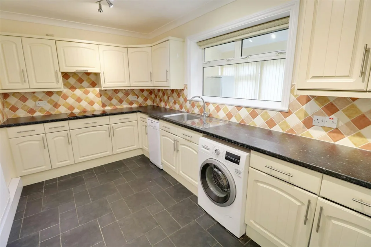 Romford, Outer London, RM3, photo 10
