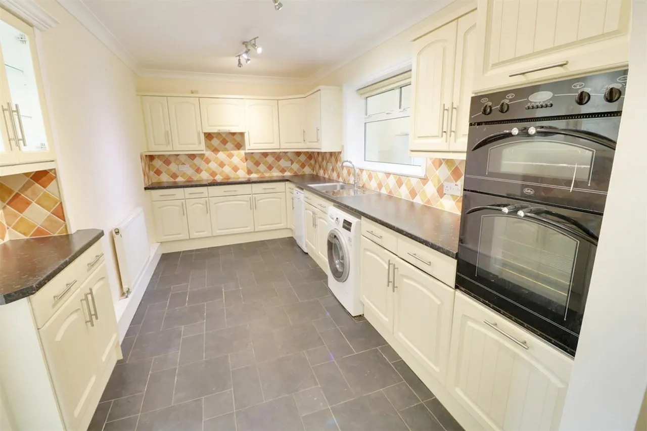 Romford, Outer London, RM3, photo 2