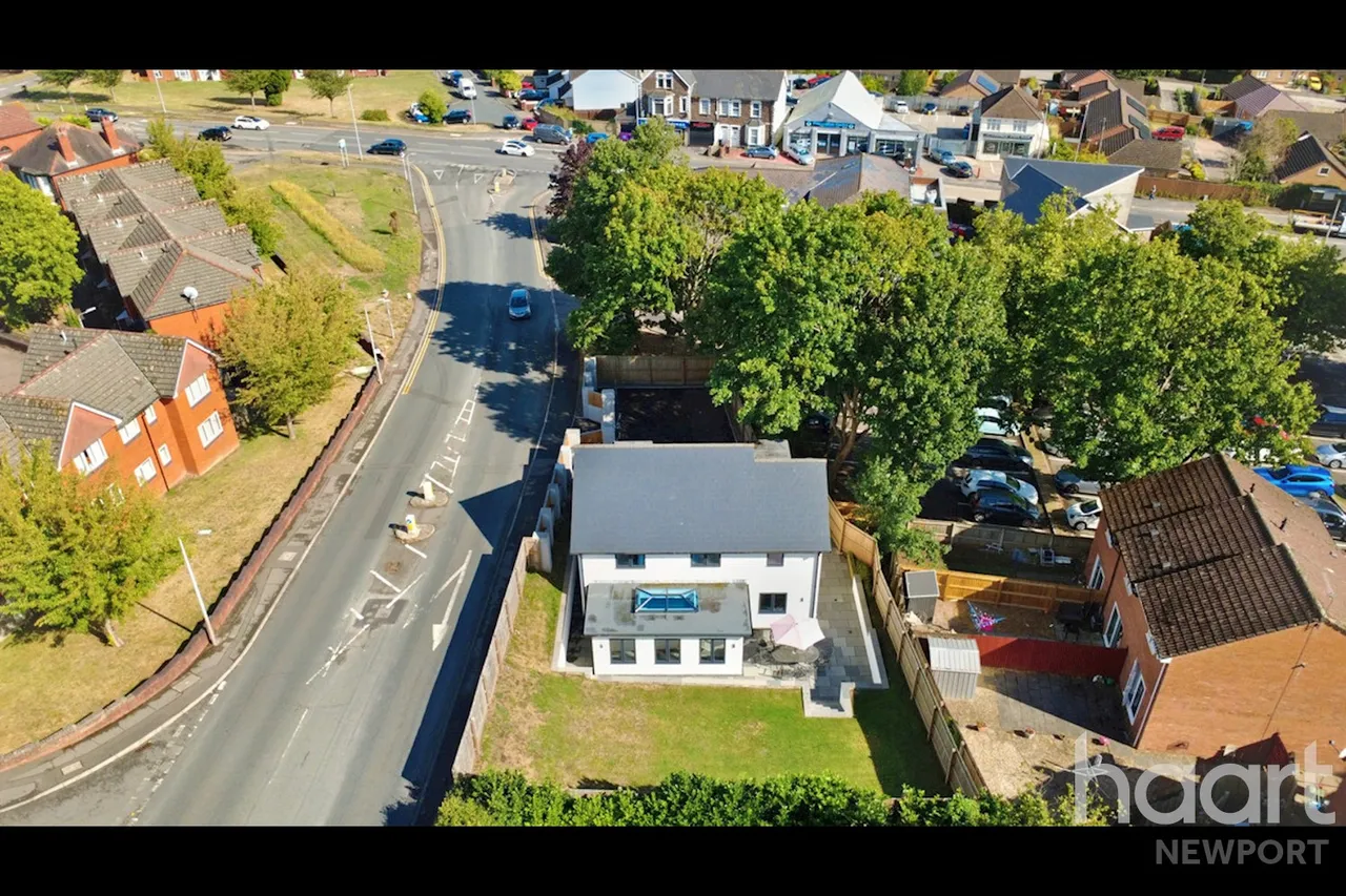 Royal Oak Hill, Newport, NP18, photo 26