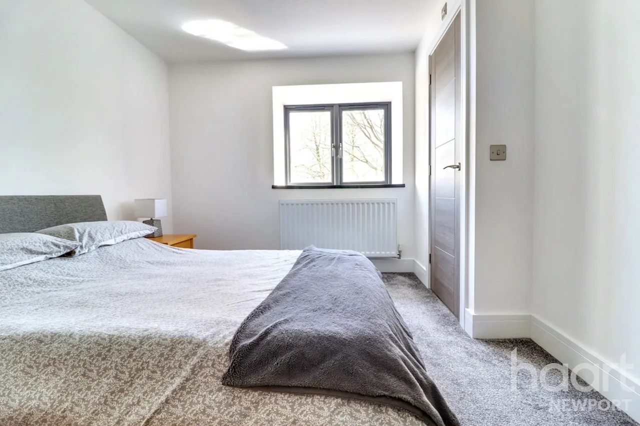Royal Oak Hill, Newport, NP18, photo 15
