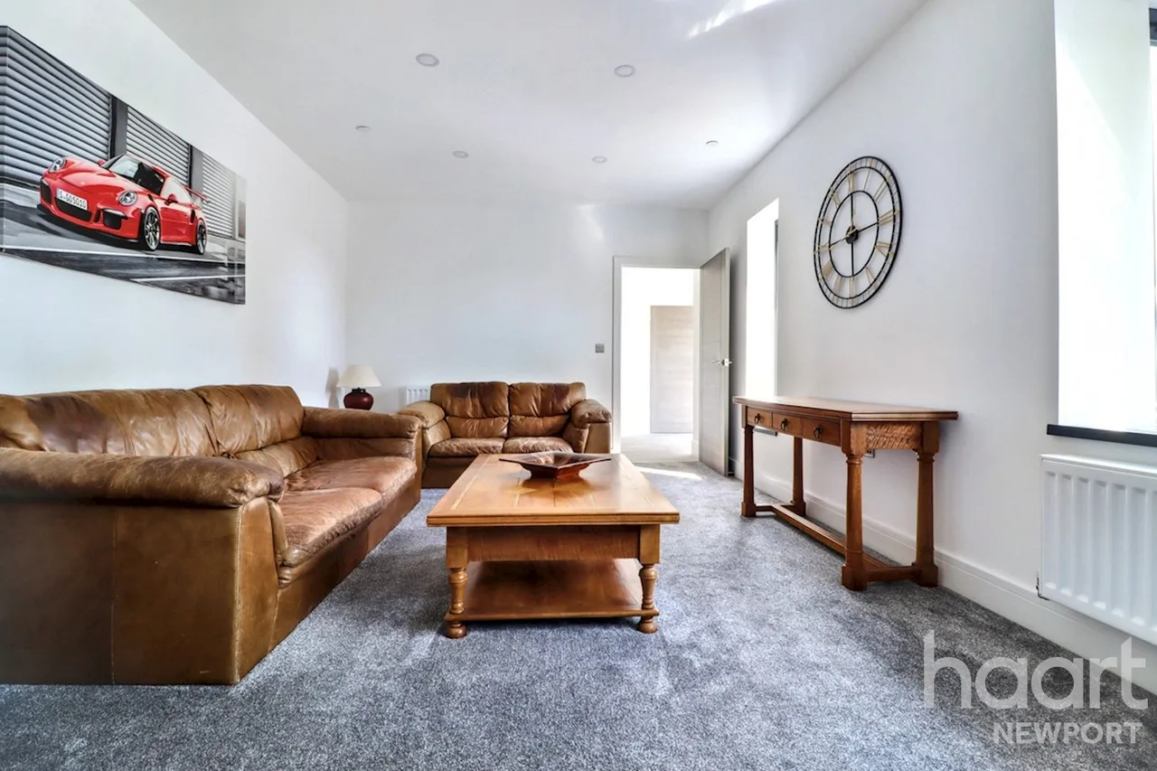 Royal Oak Hill, Newport, NP18, photo 5