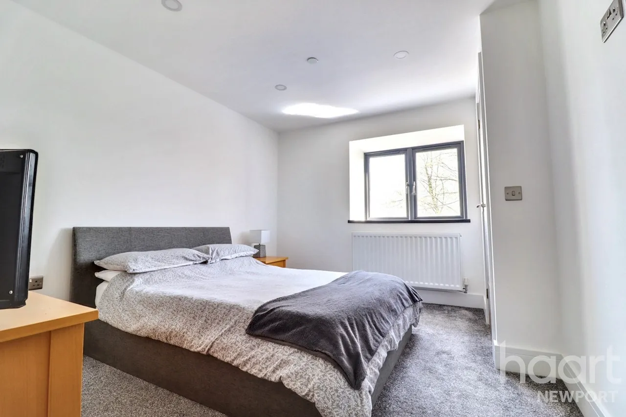 Royal Oak Hill, Newport, NP18, photo 14