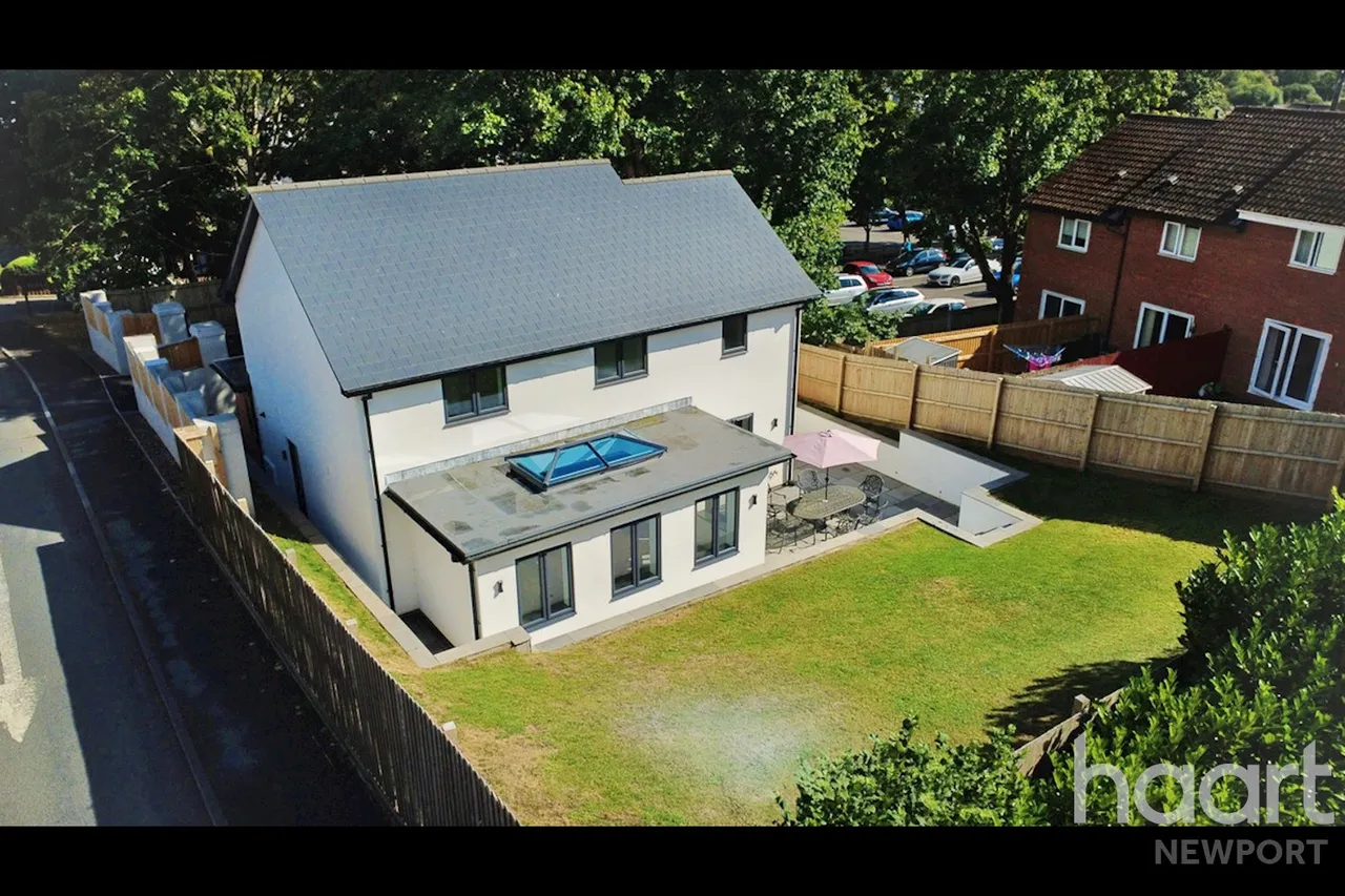 4 bed house for sale, Royal Oak Hill, Newport, NP18