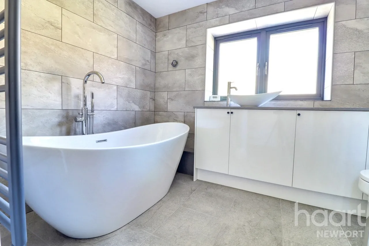 Royal Oak Hill, Newport, NP18, photo 27