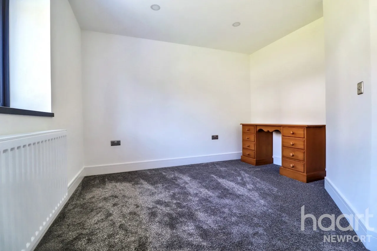 Royal Oak Hill, Newport, NP18, photo 21