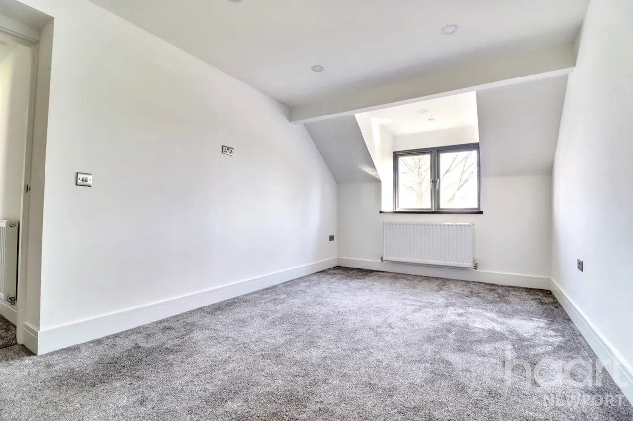 Royal Oak Hill, Newport, NP18, photo 19