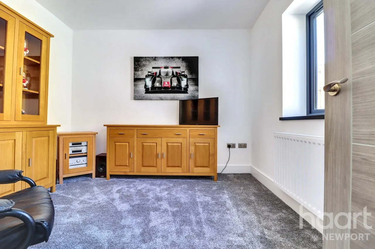 Royal Oak Hill, Newport, NP18, photo 11