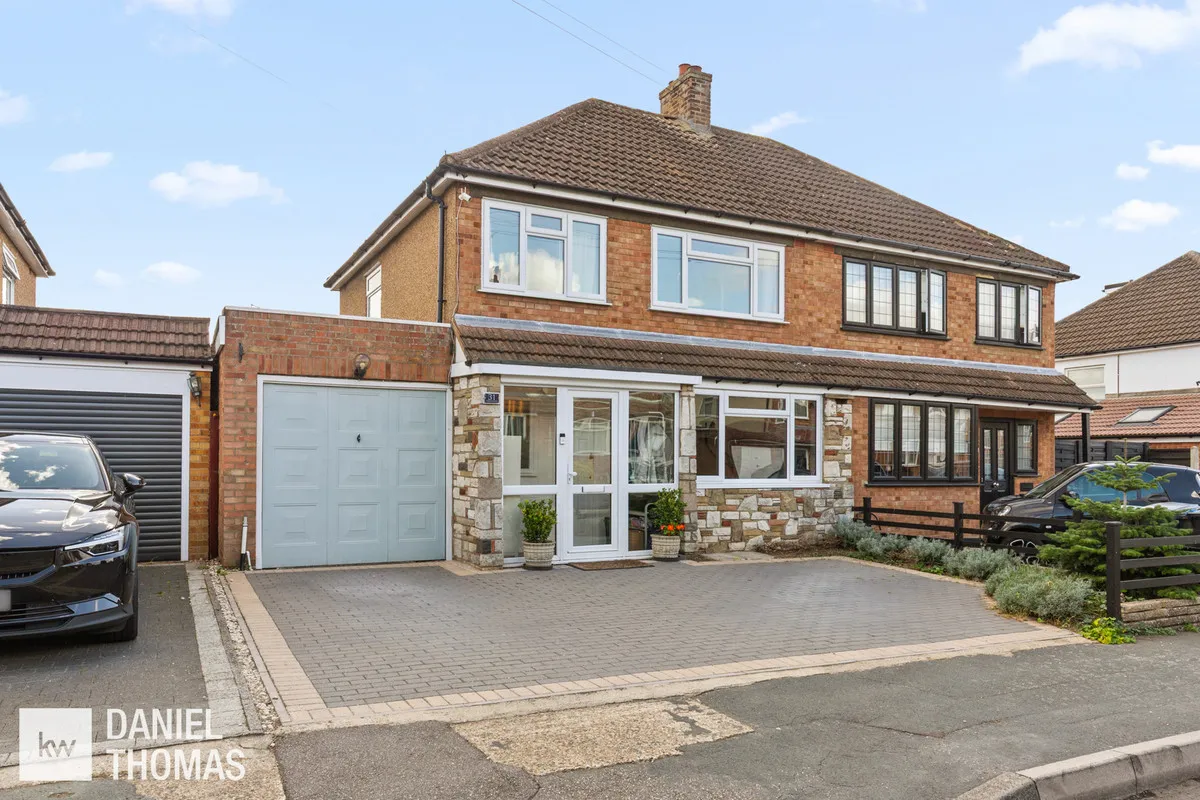 3 bed house for sale, Daniel Thomas, Halfhides, EN9