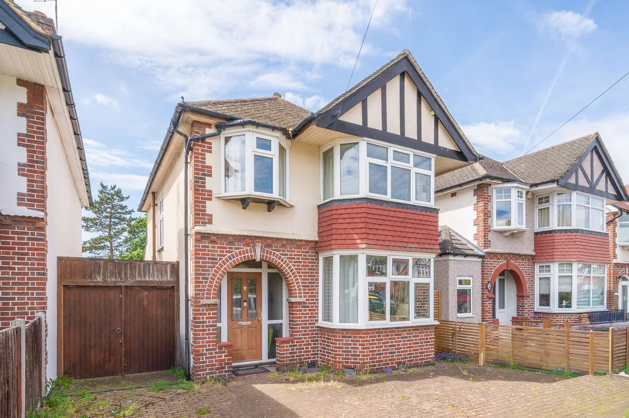 3 bed house for sale — 76 Manor Drive North, New Malden
