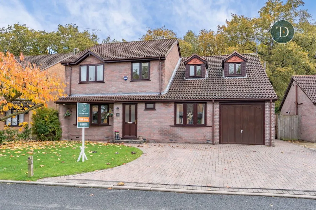4 bed house for sale — Acorn Drive, Whitby, CH65 6UF