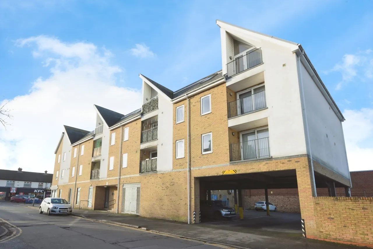 3 bed flat for sale — Lambeth Road, BENFLEET, Essex, SS7