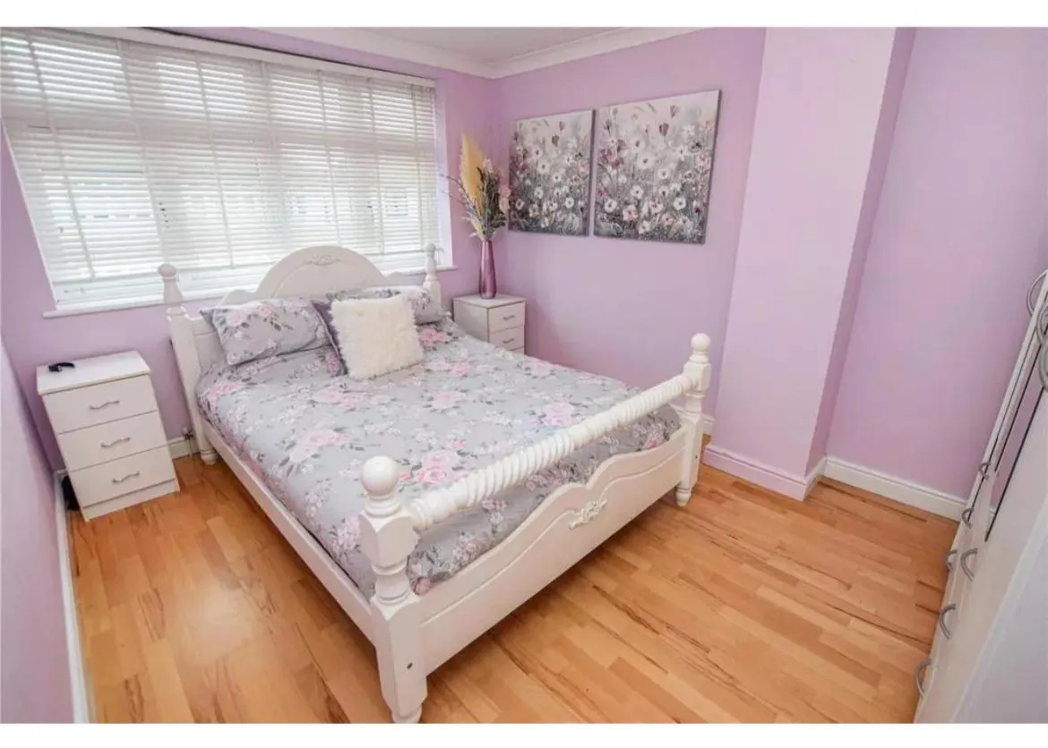 Lakeside, RM13, photo 3