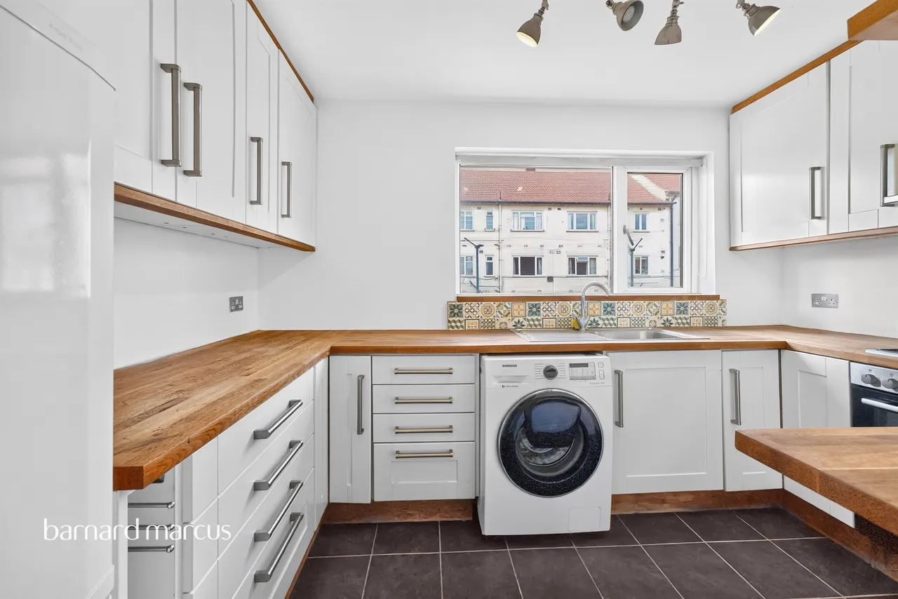 Friern Park, London, N12, photo 13