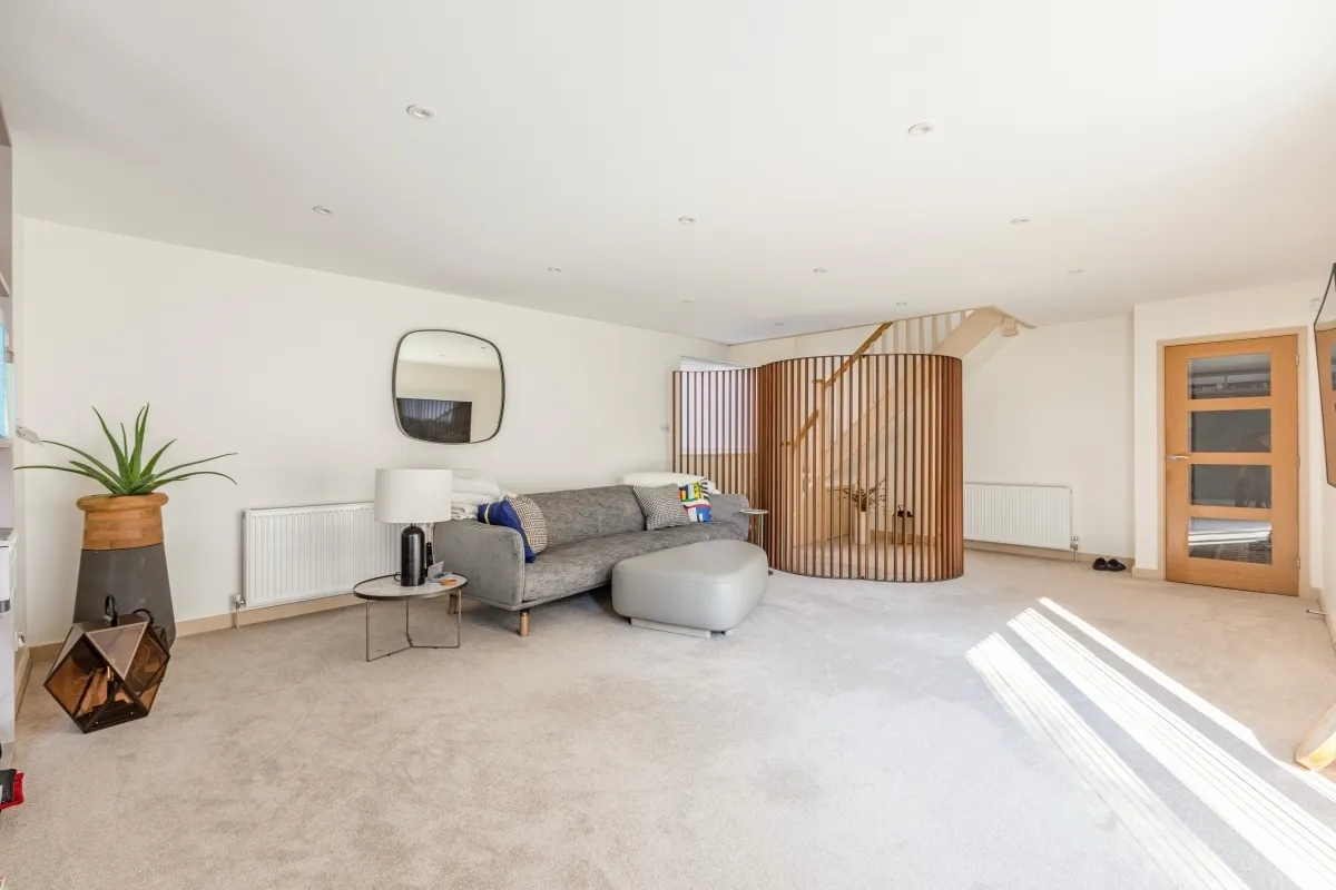 Dartnell Park Road West Byfleet KT14, photo 9