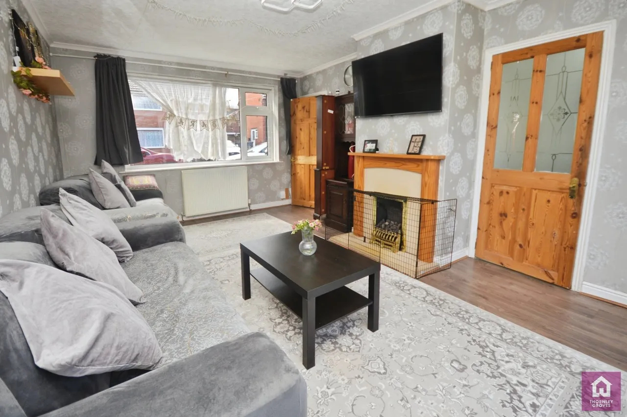 Bronte Avenue, Bury, BL9, photo 2